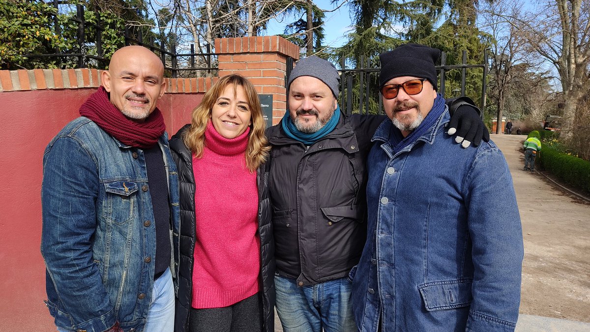 rosacorrea_tv's tweet photo. Los hermanos Guarnizo buscaron durante 2 años al guerrillero que tuvo secuestrada a su madre 603 días en Colombia. Ella le perdonó. Ellos querían saber por qué. Le encontraron, Güérima, a mi derecha. #DelOtrolado es el documental que lo cuenta. Hoy en @telediario_tve https://t.co/n4AWc2s65Q