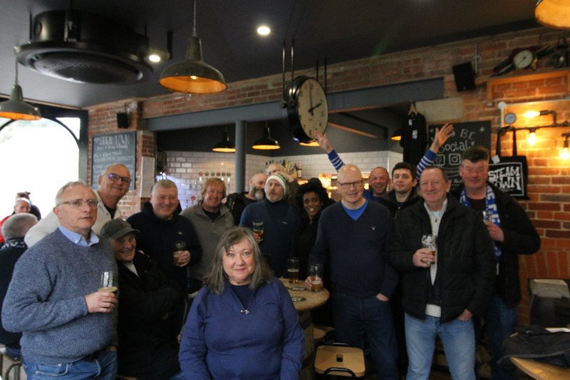 chelskireject's tweet photo. taken through beer goggles #blurred
@ronnieraffle
There's the back page sports photo for next week's local paper. #harrowtimes
Athletes v beer monsters. https://t.co/jxmAPcv4Ux