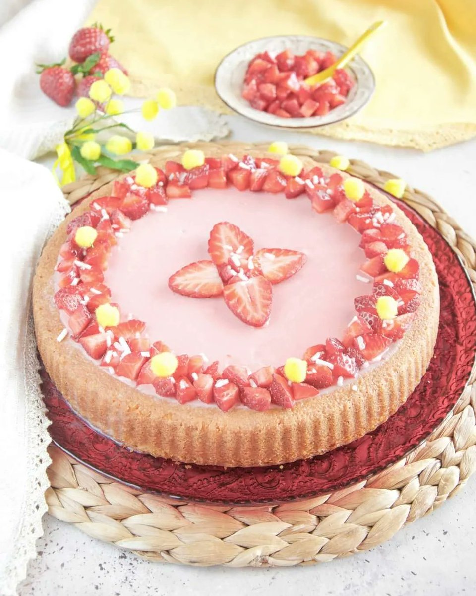tozzidonatella's tweet photo. La #crostatamorbida con panna cotta alle #fragole è un dolce goloso ed elegante, ideale sia per festeggiare un compleanno che per una ricorrenza speciale, come la festa della donna. 
La ricetta è su: ⬇️
https://t.co/fFLUBmzuG8
Mi trovi anche qui:
https://t.co/qrePDDP4S5 https://t.co/zRnHfOKNNZ