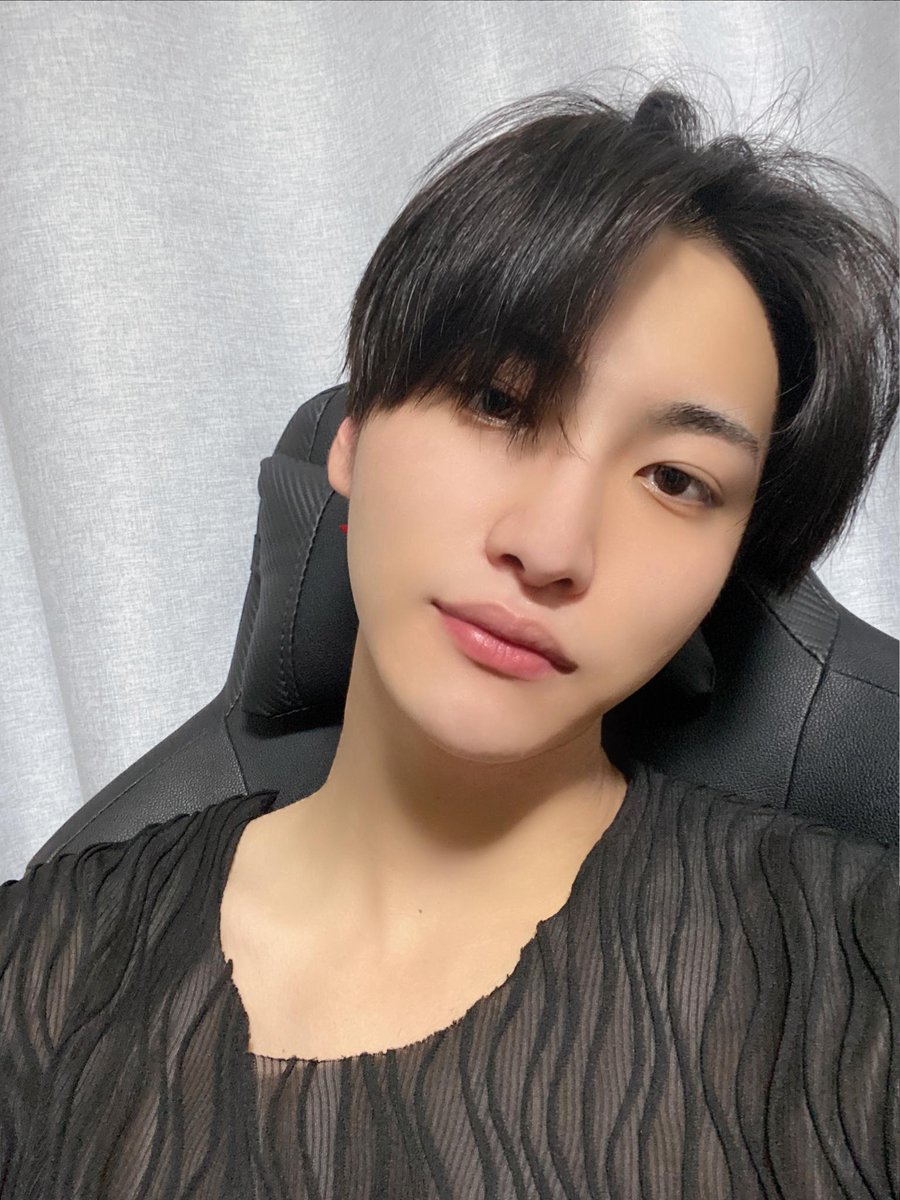 ASeonghwa's tweet photo. 22.03.06||📸
تحديث سونقهوا عبر الUniverse في خانة FNS “أتمنى لكم عطلة نهاية أسبوع رائعة 🥰🤗🥰”⠀
-RN https://t.co/a5hCvU1l0r