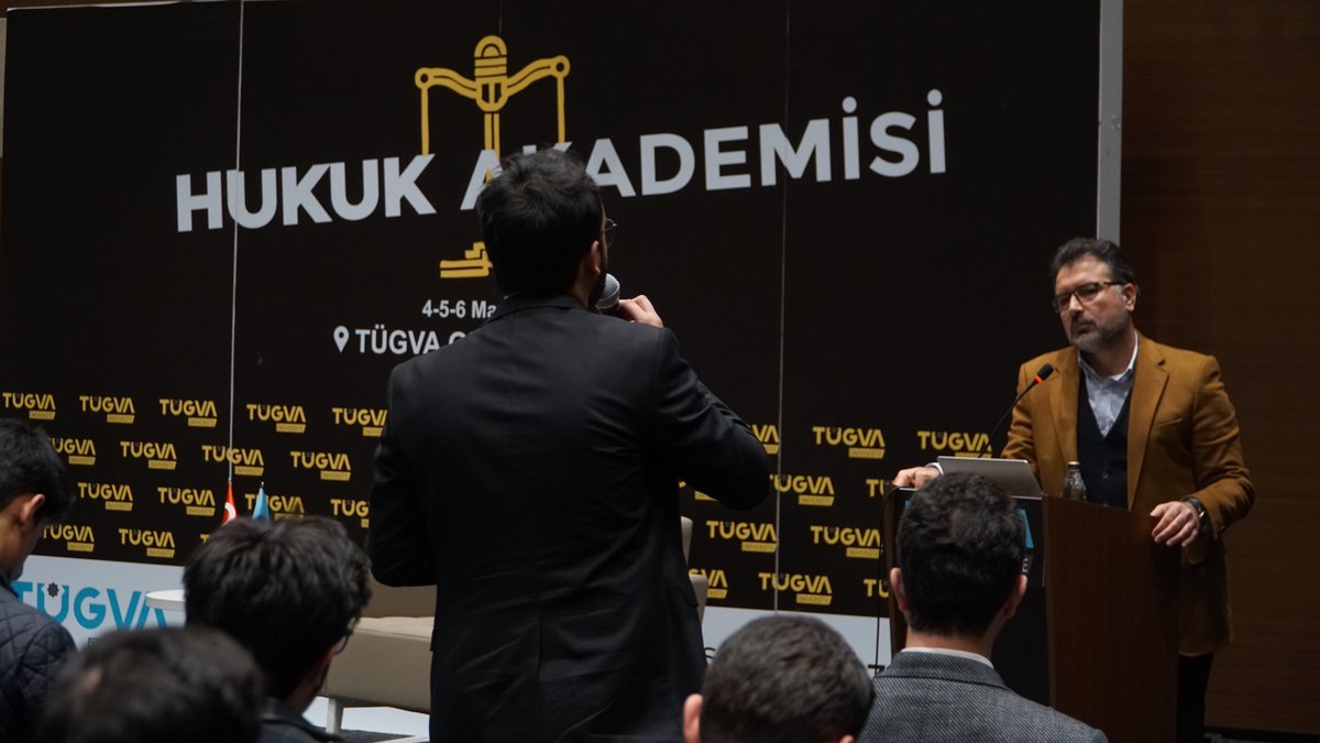 #MehmetSelimKirazAnısına gerçekleştirdiğimiz
Hukuk Akademisinde 2. Gün🙋🏻‍♂️

İstanbul Üniversitesi Öğretim üyesi Dr. Abdullah İslamoğlu ile ''İnsan Haklarının Tarihsel Gelişimi'' üzerine derin bir ders işledik.