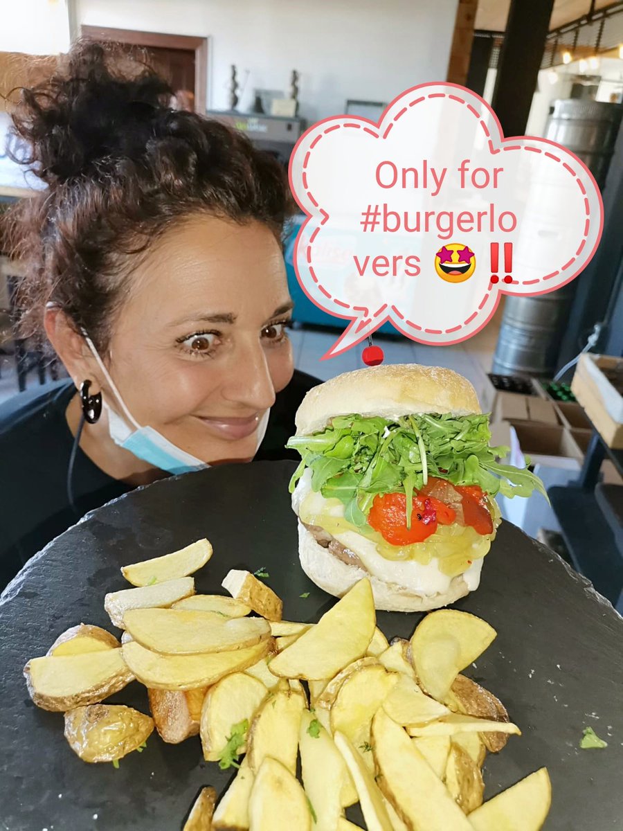 #sundayfunday 😋😋😋
Burgers Gourmet by TACOA
IRRESSSSISTIBLES‼️
🔸 Cervecera 🍺
🔹 Wagyu 🥩
🔸 Vegana🥦
🔹 Pollo Crujiente de Corral🍗
🔸 Alemana 🇩🇪
🔹 Cheese &amp; Bacon 🧀🥓 Tenerife 2️⃣0️⃣0️⃣1️⃣
🅾️% Bullshit  💯% Craft Beer
tacoa.com
#BURGER #Foodie #beermasterbrewery