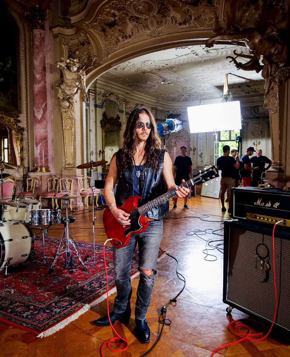 WolveSpiritBand's tweet photo. Playing "Over the Rainbow" in an old German castle. The building has great vibes and is currently still owned by an aristocratic family
#wolvespirit #rockband #femalelead #hardrock #heavyrock #hammondorgan #rockmusic https://t.co/eJRYM4bFXY