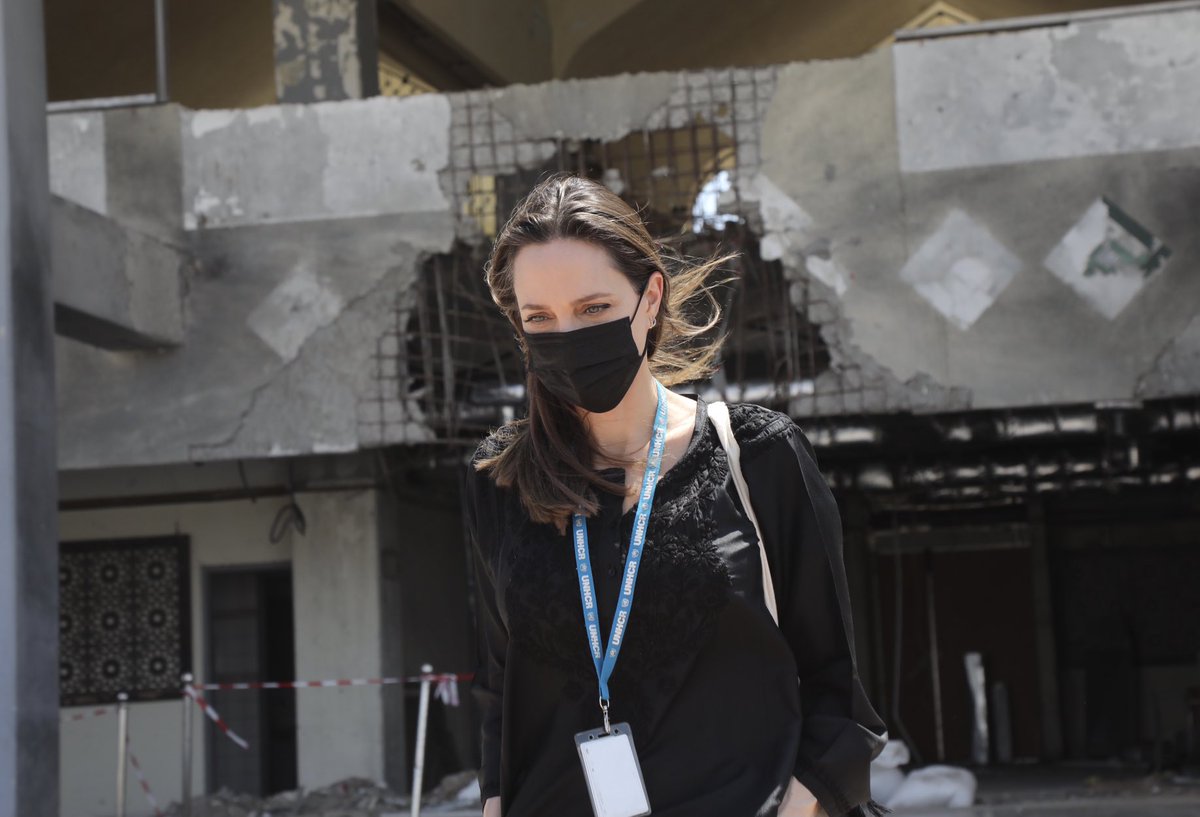 RulaAmin's tweet photo. Am on the ground in #Aden, #Yemen where Angelina Jolie, UNHCR’s Special Envoy just arrived.

Determined to remind the world of the forgotten suffering of millions of people here. https://t.co/pOGaCKRGPs