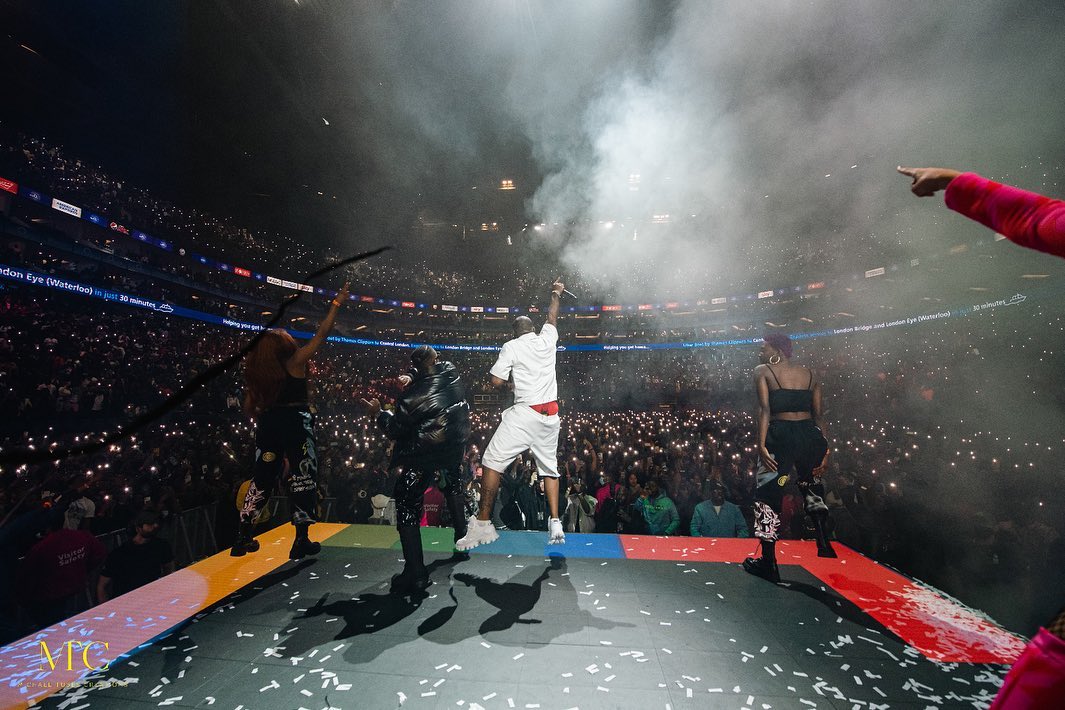 1Sampety's tweet image. GREATNESS 🙏 
#DavidoO2 #Davidoat02 #DavidoatTheO2