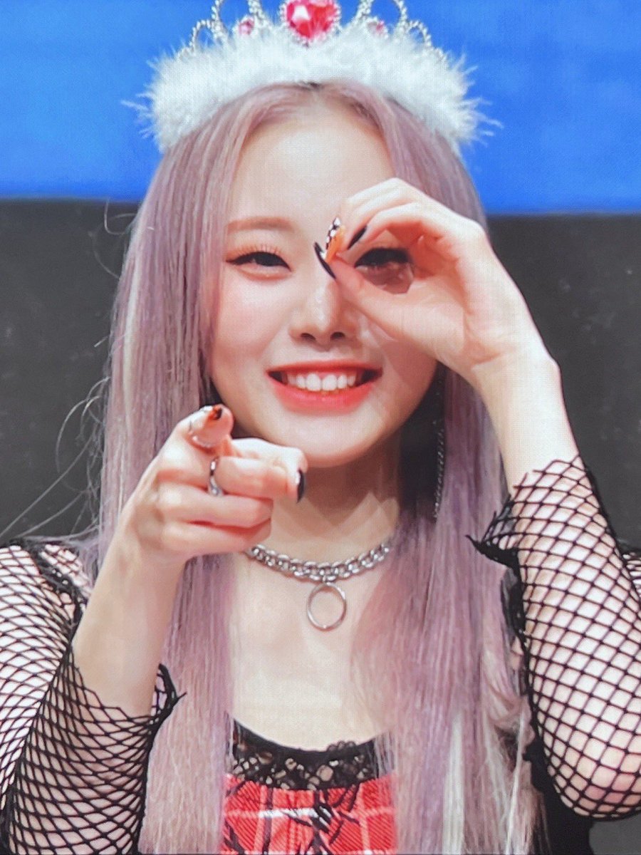 reese_ksy's tweet photo. 220306 💙💜💙💜
#김수연 #션 #SHEON #ション 
#BILLLIE #빌리 #ビリー https://t.co/d29uzm83Cj