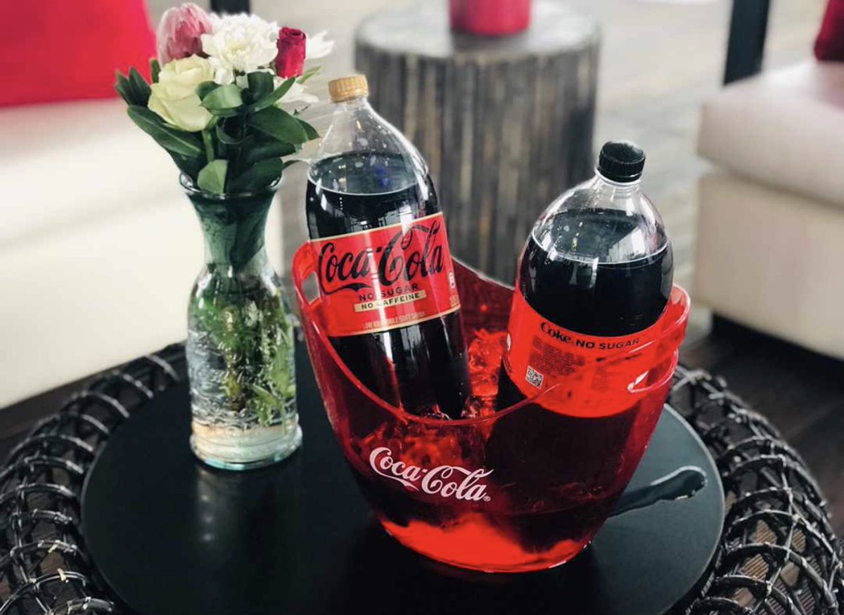 HaveWingsSA's tweet photo. Buy a Combo and get a complimentary 2ltr @CocaCola @HaveWingsSA this weekend
#HaveWings x Coke π₯π₯€π https://t.co/RnFryT12sk