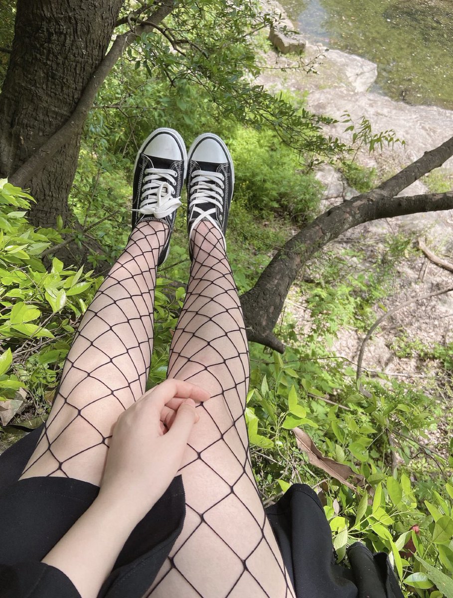 ss17520's tweet photo. #丝袜诱惑  我这样是不是能去小溪里抓鱼了🙈建立自己的小鱼塘呢🙈 #人妻 #少妇 https://t.co/MciGz4TKvi