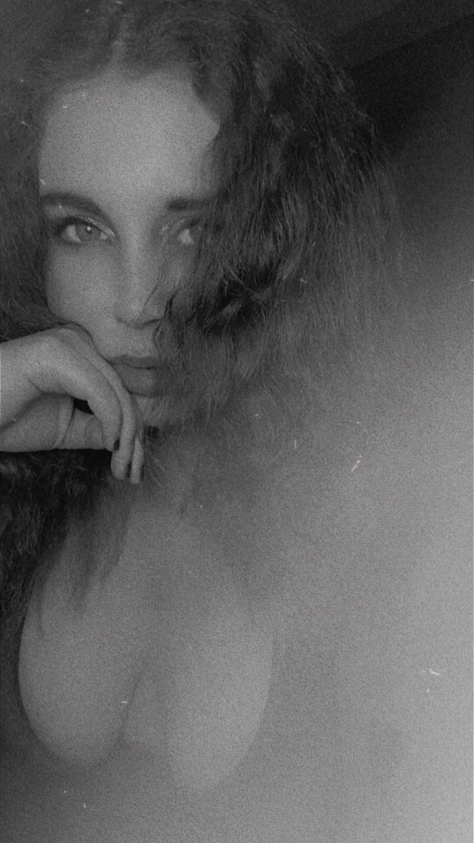 therachcro's tweet photo. thinking Bout how in high school when I was sad I would tweet maroon 5 lyrics 😫 https://t.co/GKqcRbzeBE