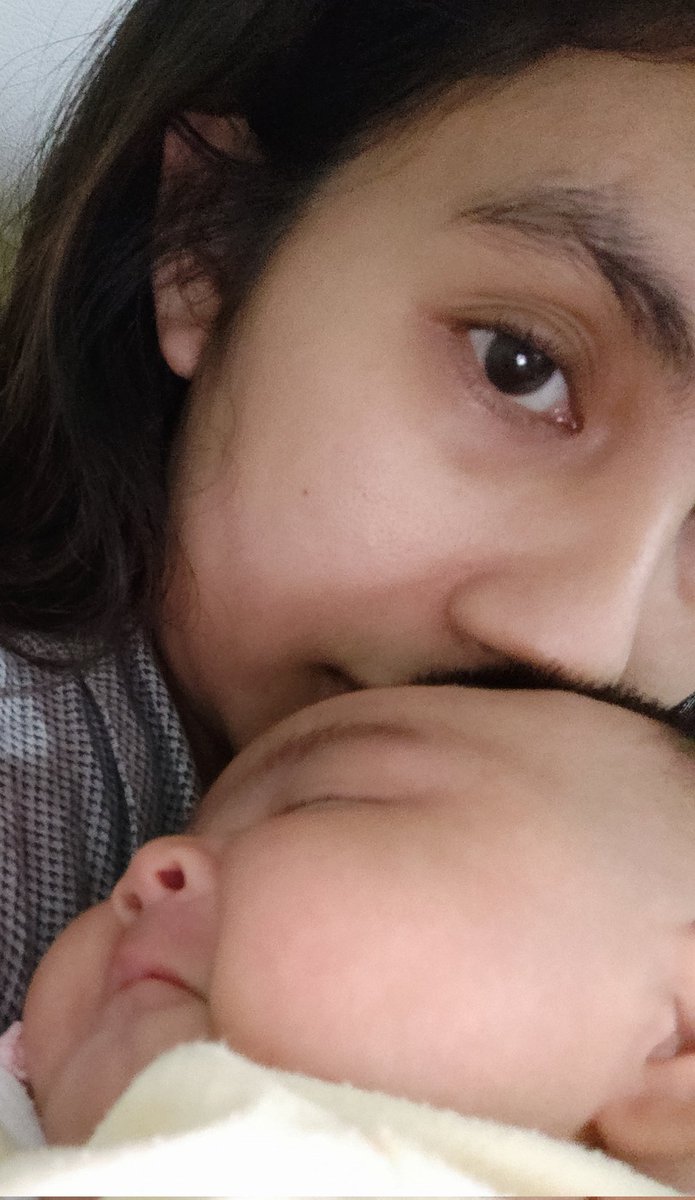 Aku ga akan bilang ketemen2 "yuk, nambah anak biar rame"
Plis, baru sebulan punya anak dua, biji mata ud mau kelelep masup dalam tengkorak 🤣🤣🤣🤣
Kira2 belum siap, gosah nambah2..
Taubat tjoy😆😆