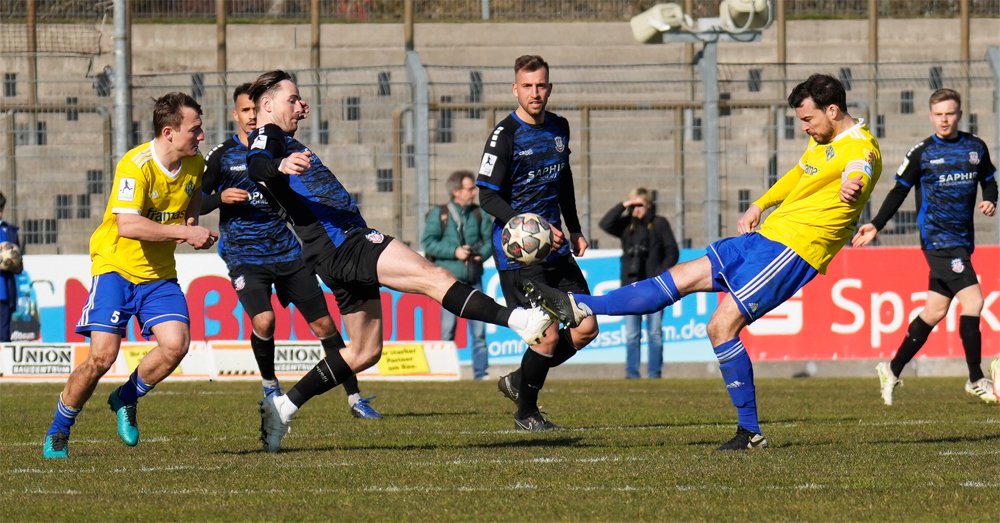 fkpirmasens's tweet photo. Gegen den @fsv_frankfurt hat #DieKlub am Samstag 0:1 verloren und es somit verpasst, Zähler im Kampf um den Klassenverbleib einzufahren. „Es war für uns ein sehr, sehr bitteres Spiel heute“, resümierte Moritz Zimmer. Hier ist unser Spielbericht: https://t.co/PsTVRa0ueW #FKPFSV https://t.co/JXjhsKSCvj