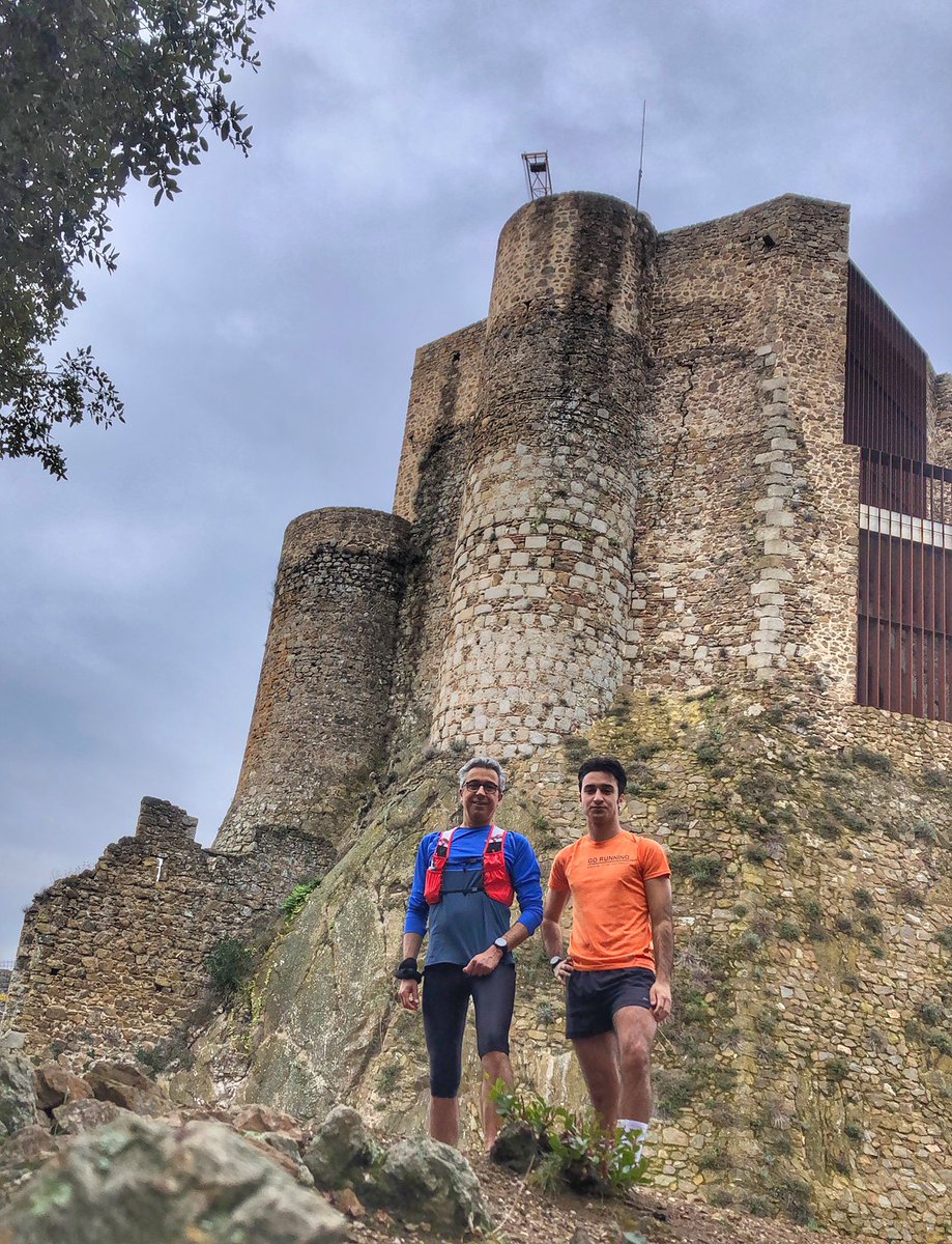 joanbusq's tweet photo. Avui combinant esport i cultura: pujada corrent al castell gòtic de Montsoriu des de Breda. Definit en el segle XIII per Bernat Desclot, com "un dels castells més bells e nobles del mon" #tourdera #elCami #montsoriu @montsoriu #PRC201 https://t.co/SreTX90QTg