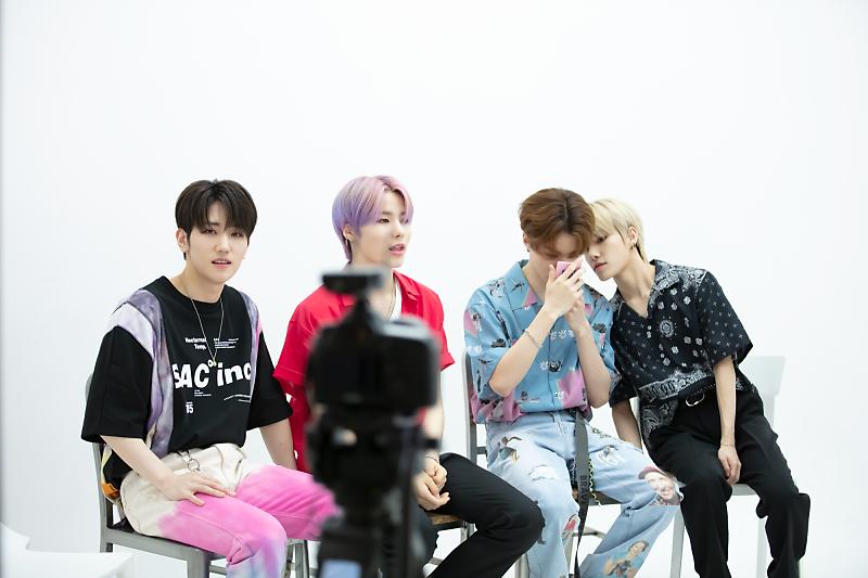 ELASTRomin's tweet photo. with @hourlychoiinnie @gyeuliepotter @hyukshour 

#ELAST #엘라스트 #ROMIN #로민 @ELASTofficial https://t.co/CkWBM5Pmrl