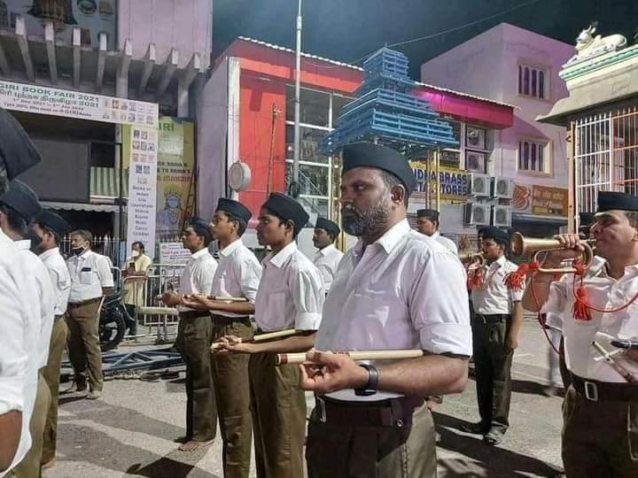 KamaludeenMoul1's tweet photo. #popularfrontday
#saverepublic
#PFI
#cmotamilnadu
#tamilnadupolice
Facist rss allowed parade in chidambaram.
Democratic PFI freedom parade by police.
What way for dravidean model? ?????????????? https://t.co/eiVed1f72B