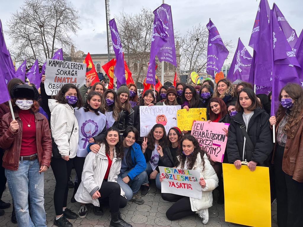 TipliOgrenciler's tweet photo. Kampüslerden Sokağa İnatla Özgürlüğe Yürüyoruz!

Buradan tekrar sesleniyoruz: Sana Kadın Üniversiteleri Açtırmayacağız! https://t.co/d2CMkxtuOR