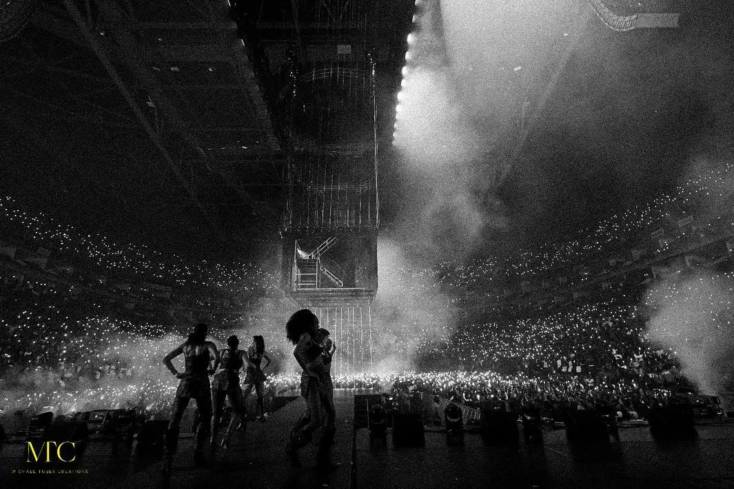 RanksAfrica's tweet image. Tell the world an African ambassador just delivered on his diplomatic mission to London @davido at The 001 #kingDavid 
#DavidoO2
#DavidoattheO2
📷 #michaeltubescreations