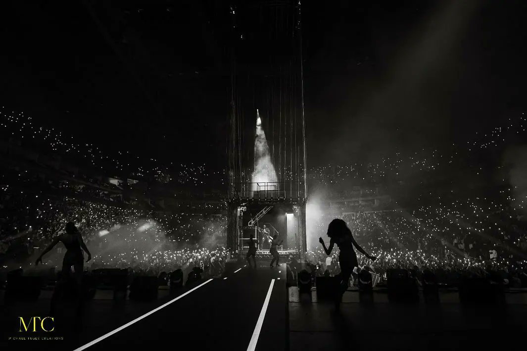 RanksAfrica's tweet image. Tell the world an African ambassador just delivered on his diplomatic mission to London @davido at The 001 #kingDavid 
#DavidoO2
#DavidoattheO2
📷 #michaeltubescreations