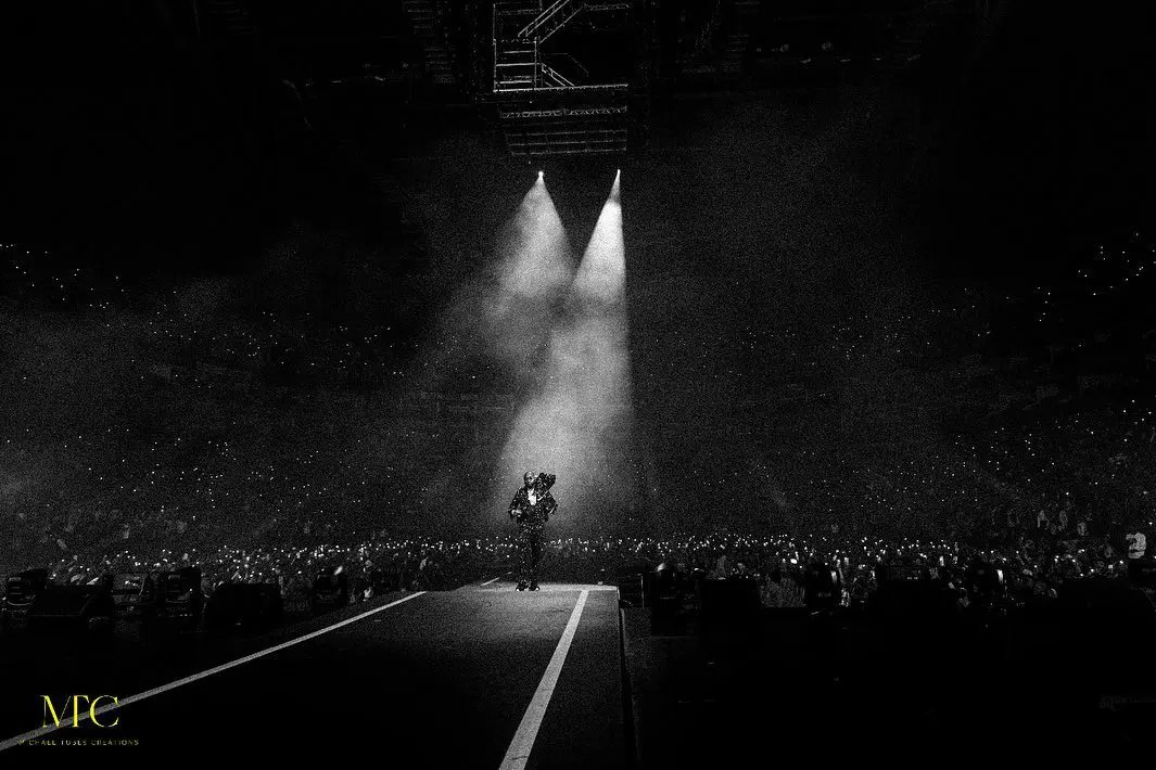 RanksAfrica's tweet image. Tell the world an African ambassador just delivered on his diplomatic mission to London @davido at The 001 #kingDavid 
#DavidoO2
#DavidoattheO2
📷 #michaeltubescreations