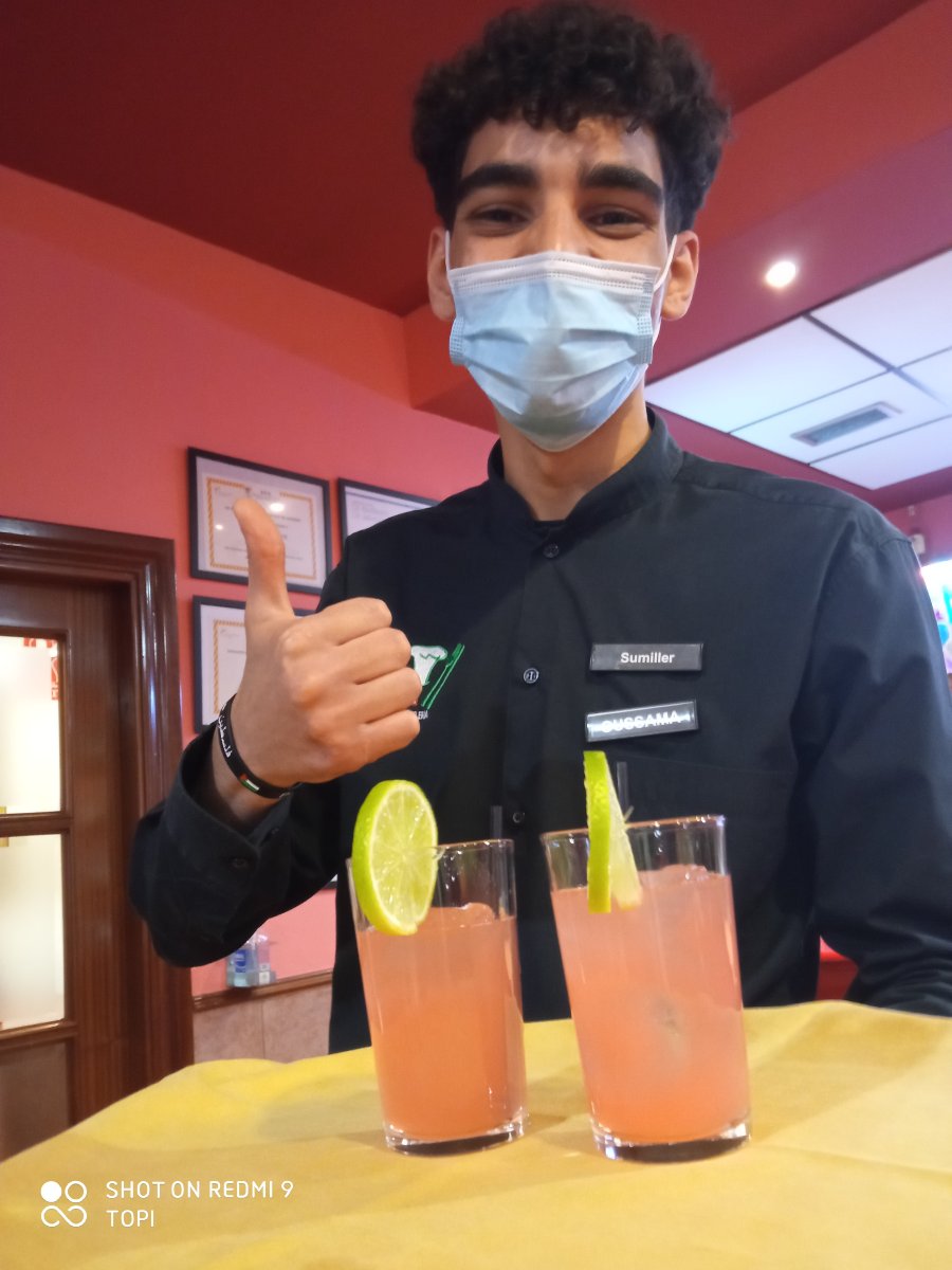 TOPIzgz's tweet photo. ¡Unos grandes maestros de la #Cocina y Servicio en Sala!👏

Es lo que podemos decir a nuestro alumnado de la Escuela de #Hostelería TOPI por el gran trabajo que realizó en equipo con motivo de la celebración del #Carnaval. 👍🥰

#escueladehostelería #menú  #gastronomía https://t.co/JTy5QCJBPM