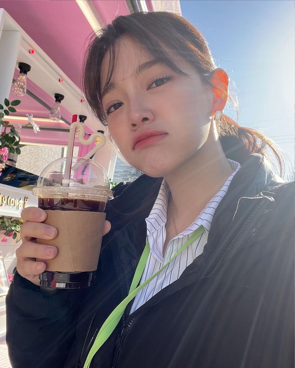 chamch1mayo's tweet photo. [220306 #사내맞선 커피차 서포트]
이 커피 마시면,, 나랑 결혼하는 거다🤤

#신하리 역 배우 #김세정 님과 '사내맞선'모든 배우, 스태프분들을 응원하기 위해 김세정 내조녀들이 준비했습니다.

마지막 촬영까지 힘내세요 (*´▽｀*) https://t.co/D9FaoiKe8w