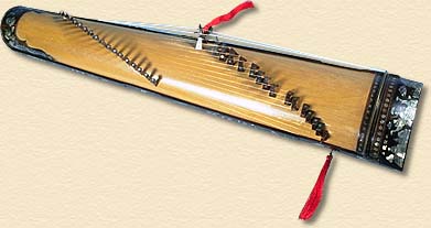 ethan_oolbackup's tweet photo. hey le twitter nantais ! 

est-ce que vous connaîtriez un professionnel/luthier/quelqu'un qui saurait réparer une cithare vietnamienne (dan tranh) ? ça ressemble à ça ⬇️ https://t.co/4i7MRdpbsd