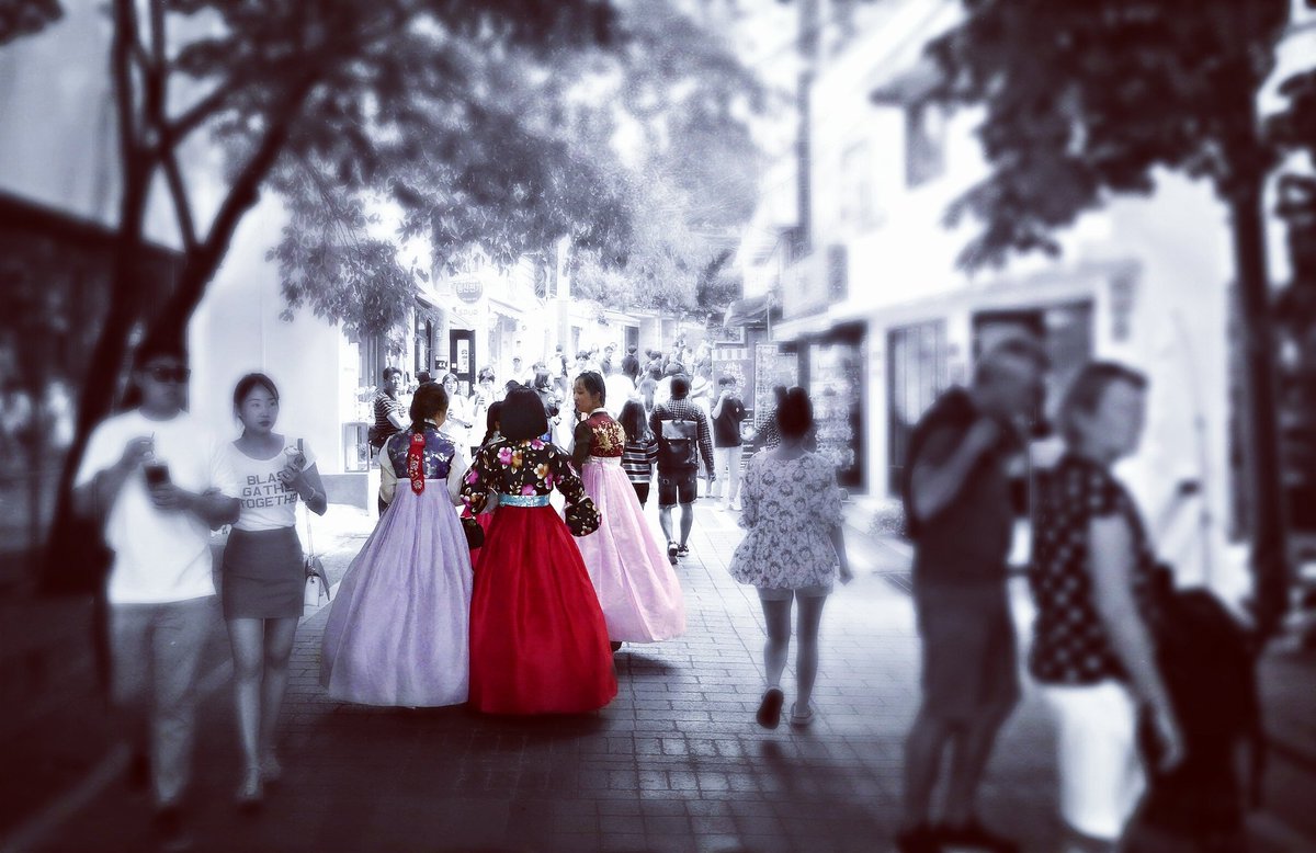 Stevenh19963116's tweet photo. Splash of Color
#streetphotography #streetscene #streetview #splash #colorsplash #vibrantcolors #photography #photog #PicOfTheDay https://t.co/6ZGIOtIT7V