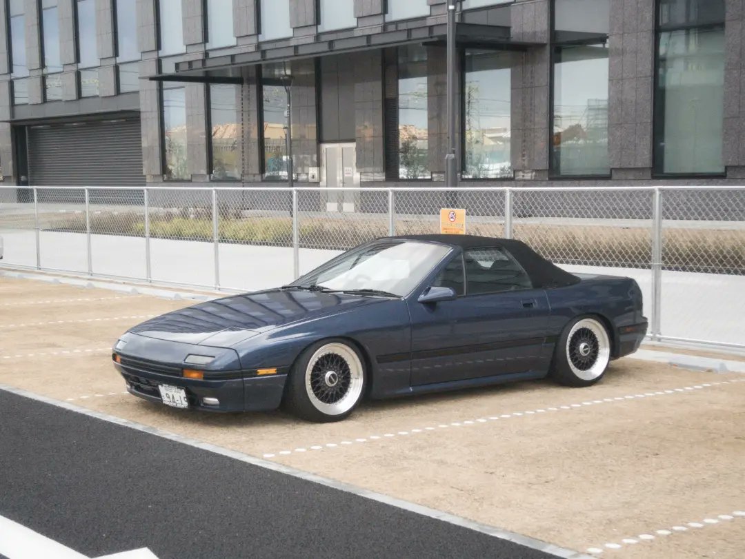 yucci_SENSE's tweet photo. 広くて空いてて車高短に優しい駐車場だった☺
#FC3S #FC3C #fcvert #yuccifc https://t.co/eV1FLdLQm6