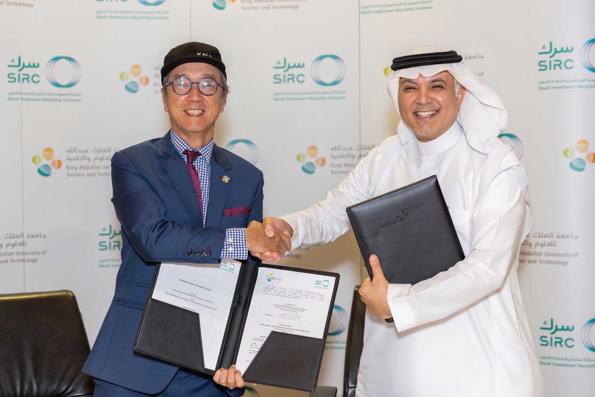 KAUST_NewsAR's tweet photo. وقَّعت #كاوست والشركة السعودية الاستثمارية لإعادة التدوير (سرك) @SIRCSaudi مذكرة تفاهم لتطوير البنية التحتية ودعم الخطط الوطنية لإدارة النفايات في المملكة العربية السعودية https://t.co/gdXffRtAi9