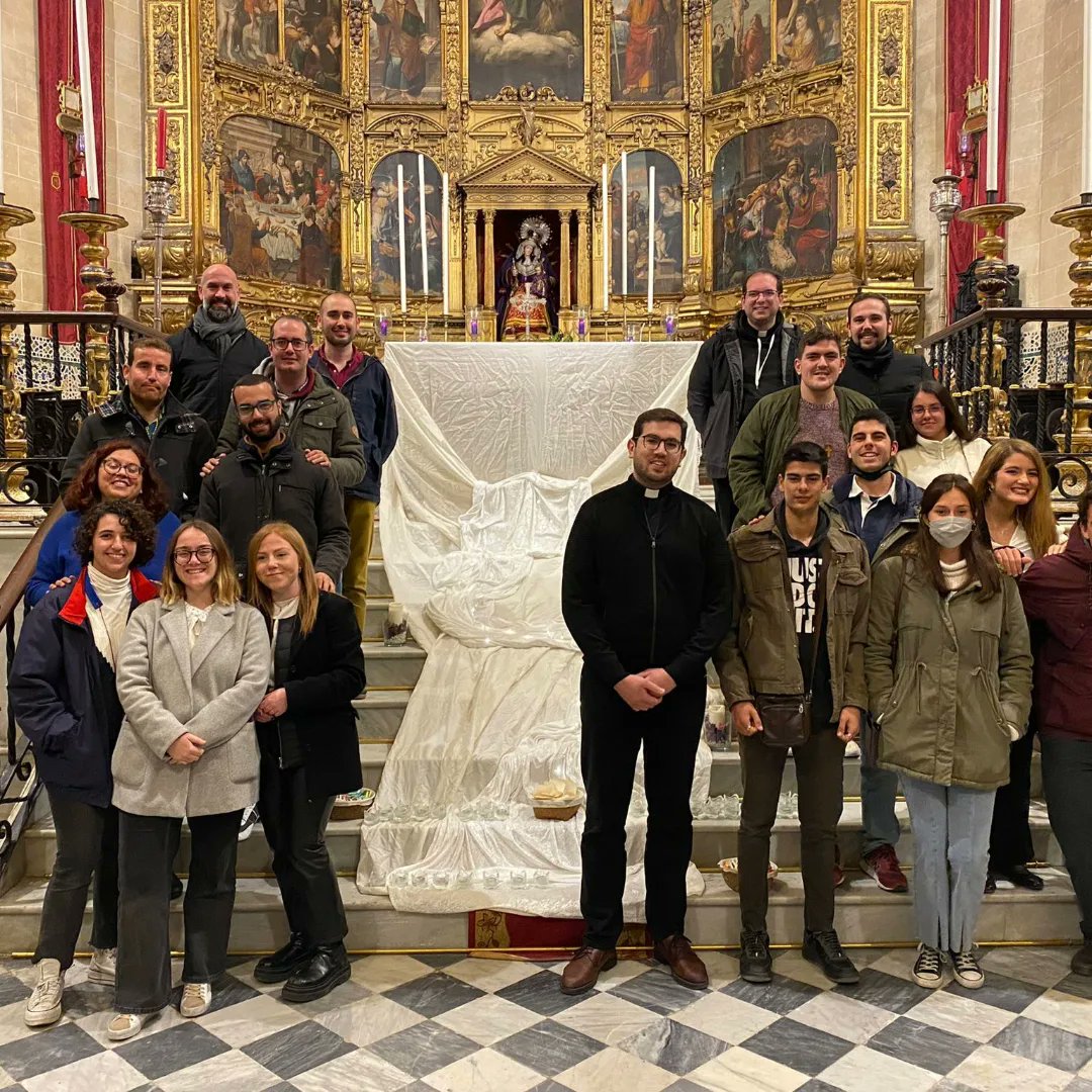 Anoche el Señor estuvo GRANDE🔥ULELN🔥
"Dónde el Espíritu de Dios está hay libertad" 2 Corintios 3, 17

#yovivounaluzenlanocheenjerez 
#pjasidoniacallejerosdelafe 
#ApóstolesdeCalle 
#Evangelización