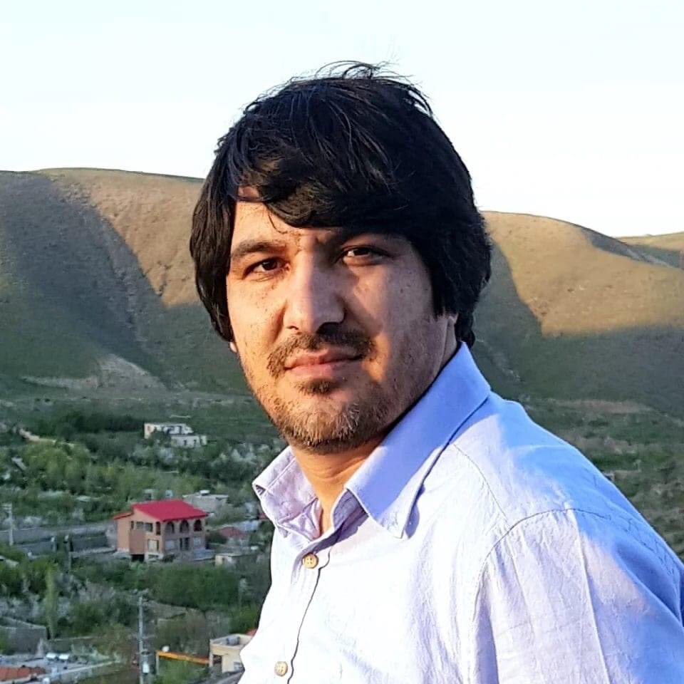 AWurish's tweet photo. @11112Nayab طالبان تروریست استاد سیدباقر محسنی خلاف موازین اسلامی و انسانی بخاطر گفتن حقیقت دسگیر نموده است . استاد محترم را ازاد سازید . https://t.co/4R7HvFHG8K