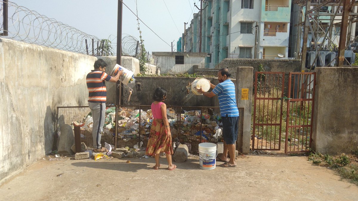 BISWAABGLOBAL's tweet photo. @patnaik_prabeer @DrTirupatiPani1 @OdishaRera @CMO_Odisha @DMKhordha @SDM_Bhubaneswar @DrTirupatiPani1 Dr Panigrahi, we are compelled to clean as HITECH DIRECTORS abruptly stopped all our service in this ON GOING KALYAN PLAZA ANNEX Housing Project. @DMKhordha @SDM_Bhubaneswar We have been requesting Govt to HELP. But nothing has been done so far. @OdishaRera https://t.co/7SIlVgoFci