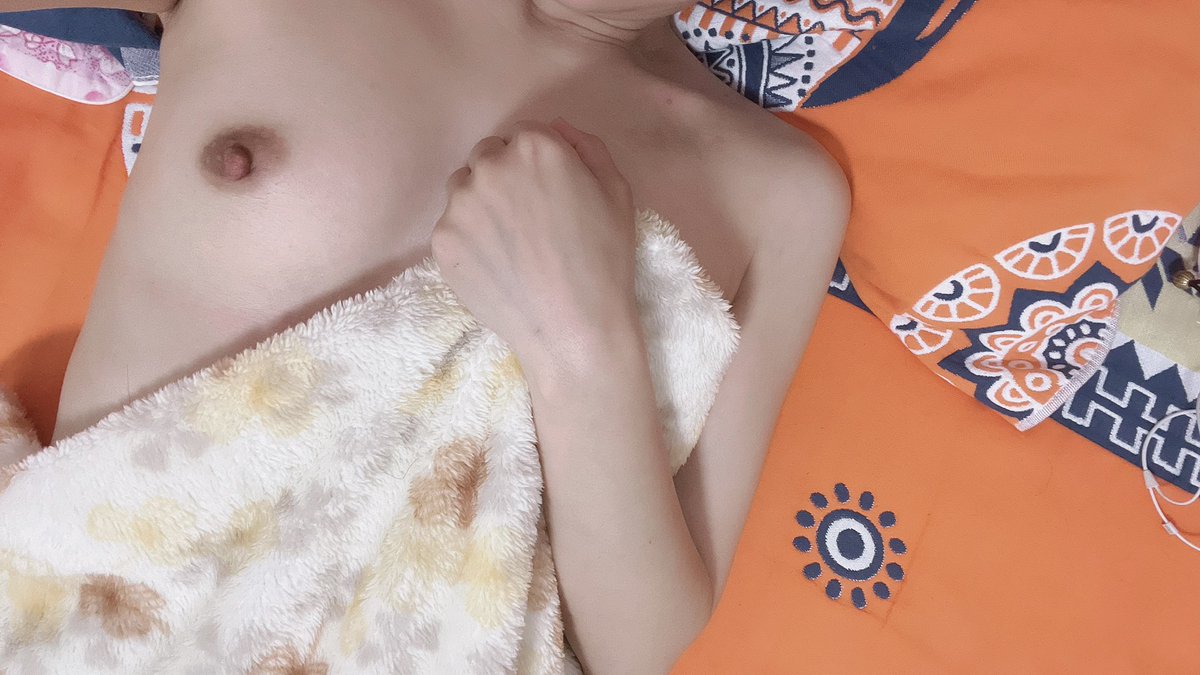 Dreamory1129's tweet photo. 各位推特爸爸，怎么在推发音频呢，有个戴跳蛋朗诵的音频 https://t.co/DJEuAX0BhX