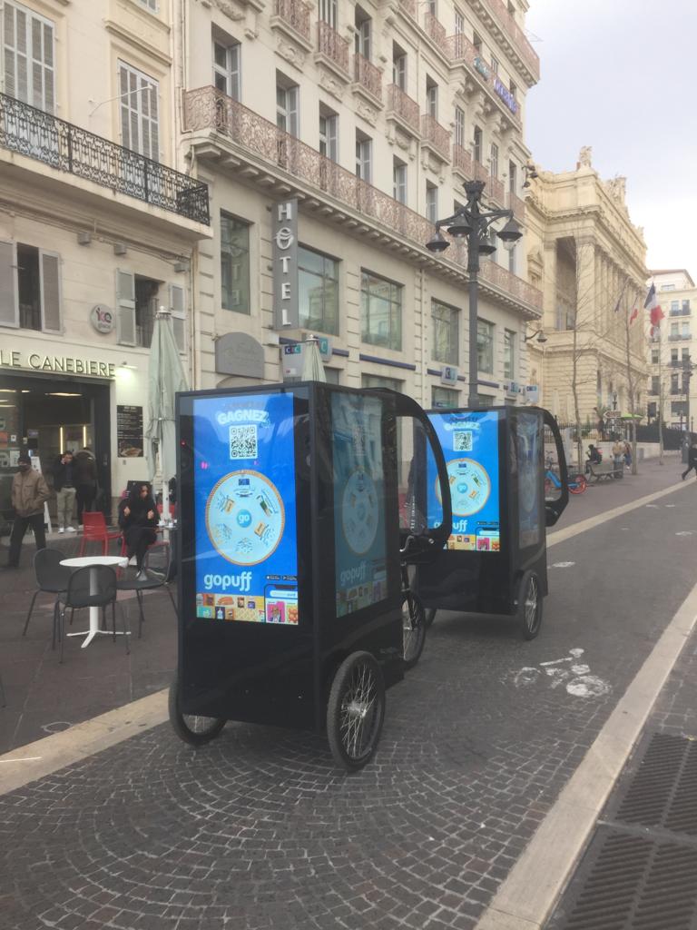 FloEffelo's tweet photo. 😤😤😤 Ce dimanche sur la canebiere.
Tt prétexte est bon pr diffuser des publicites numériques sur la #canebiere à #marseille le dimanche...
Pourtant c'est interdit par le tt nouveau #RLPI d'@AMPMetropole
🙏🙏 
@M_Chaboche @BenoitPayan @SophieCamard @MarseilleRap
@AlternatibaMar https://t.co/7nP4r51wH2