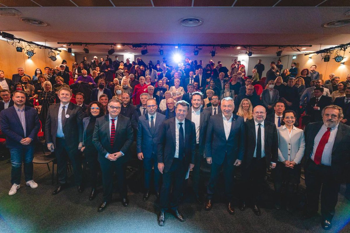 hanaenetel's tweet photo. Une belle réunion de coordination de campagne.
Merci à @cestrosi de nous avoir toutes et tous https://t.co/bKFh5moWhB pour défendre le projet de notre candidat @EmmanuelMacron
Fière de représenter #LREM06
et d'être #avecvous06 🇨🇵🇨🇵 https://t.co/3yEKJNseP8