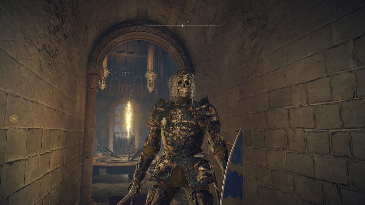 kcor77's tweet photo. By far the worst looking, decent armour I've ever worn. #EldenRing #PS4share https://t.co/vbE779jozn