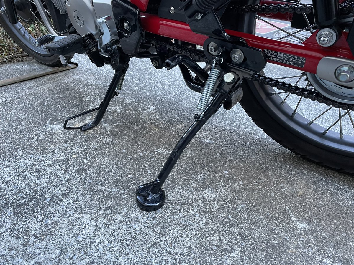 ringstar1228's tweet photo. 愛車ハンターカブの追加サイドスタンド取り付け完了。安定感半端なく向上、これで荷台に重いもの載せても安心だぞっと😄
#CT125 https://t.co/khtZAy9Qk8