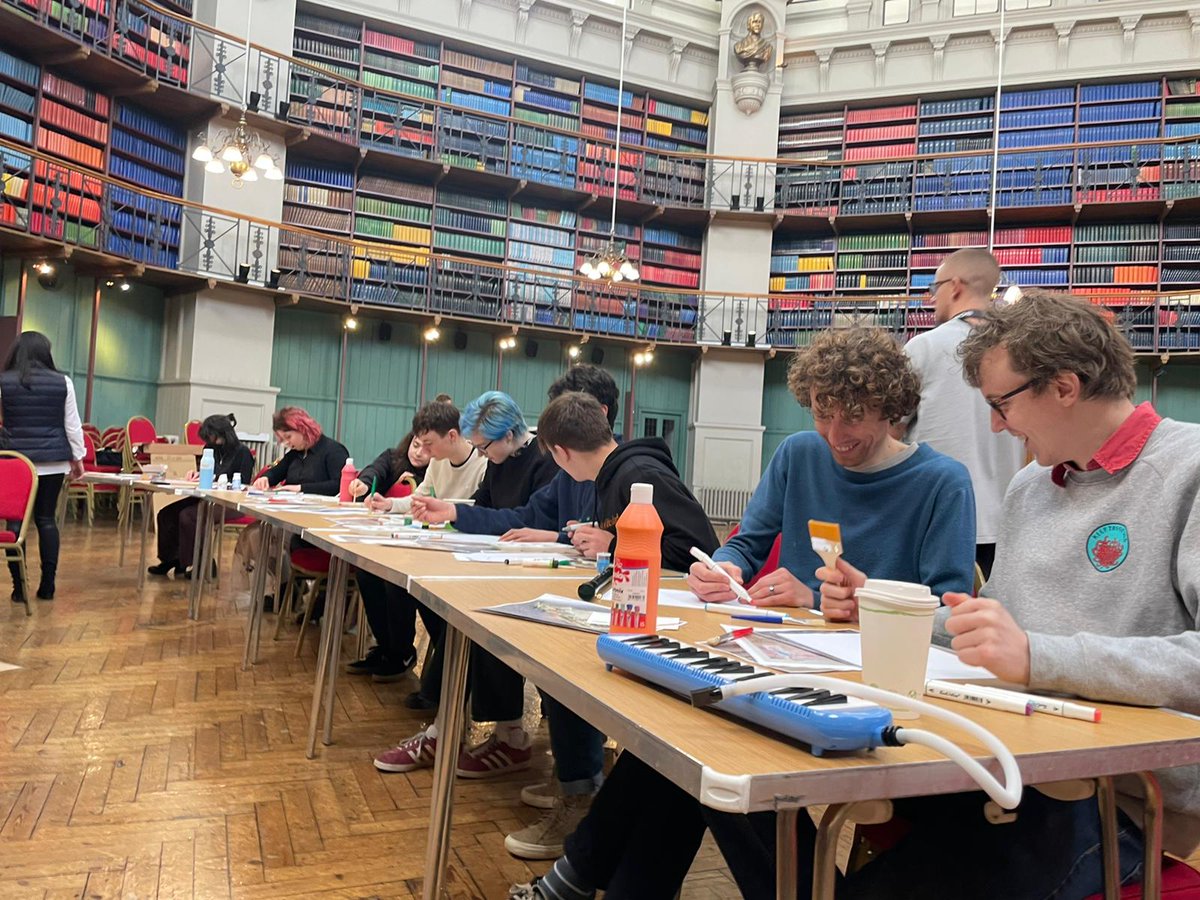CoMA_NewMusic's tweet photo. Graphic Score Workshop with @Ldn_Sinfonietta happening right now at @QMUL as part of #CoMAFest 😍 https://t.co/jGbYaYsSzy