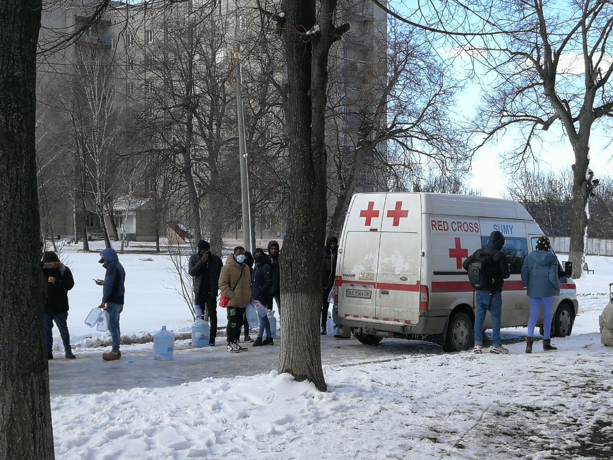 sidhant's tweet photo. Red cross in Sumy supplies water to stranded Indian students. https://t.co/leneLq8vVI