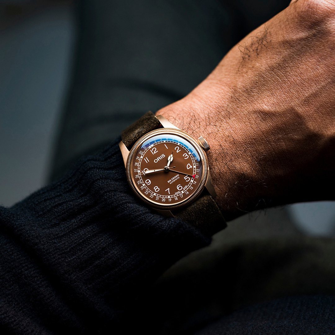 JuraWatches's tweet photo. With a sleek 40mm case, the Big Crown Pointer Date from Oris merges historic design with modern engineering in all-bronze.

Shop: https://t.co/pcOSAr3rGe

#JuraWatches #Oris #BigCrownPointerDate #BronzeWatches #SwissWatches #NewWatchReleases #GoYourOwnWay https://t.co/HpaJPKeQjO
