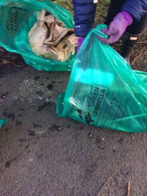 Shaf4Hulton's tweet photo. Went out to join the litter picking group this morning and would like to say thank you for keeping the streets clean. https://t.co/w6tVnEyLYm