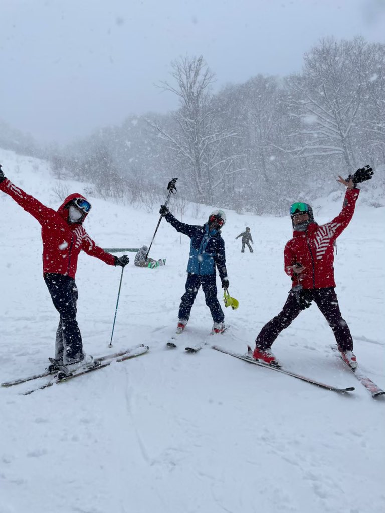 Asahi_SkiClub's tweet photo. 2022年度朝日大学入学の皆さんおめでとうございます！
部員のほとんどは大学からスキーを始めた人ばかりです！
大学で部活に悩んでいる方は是非スキー部へ！ https://t.co/YMAZ0UM04c