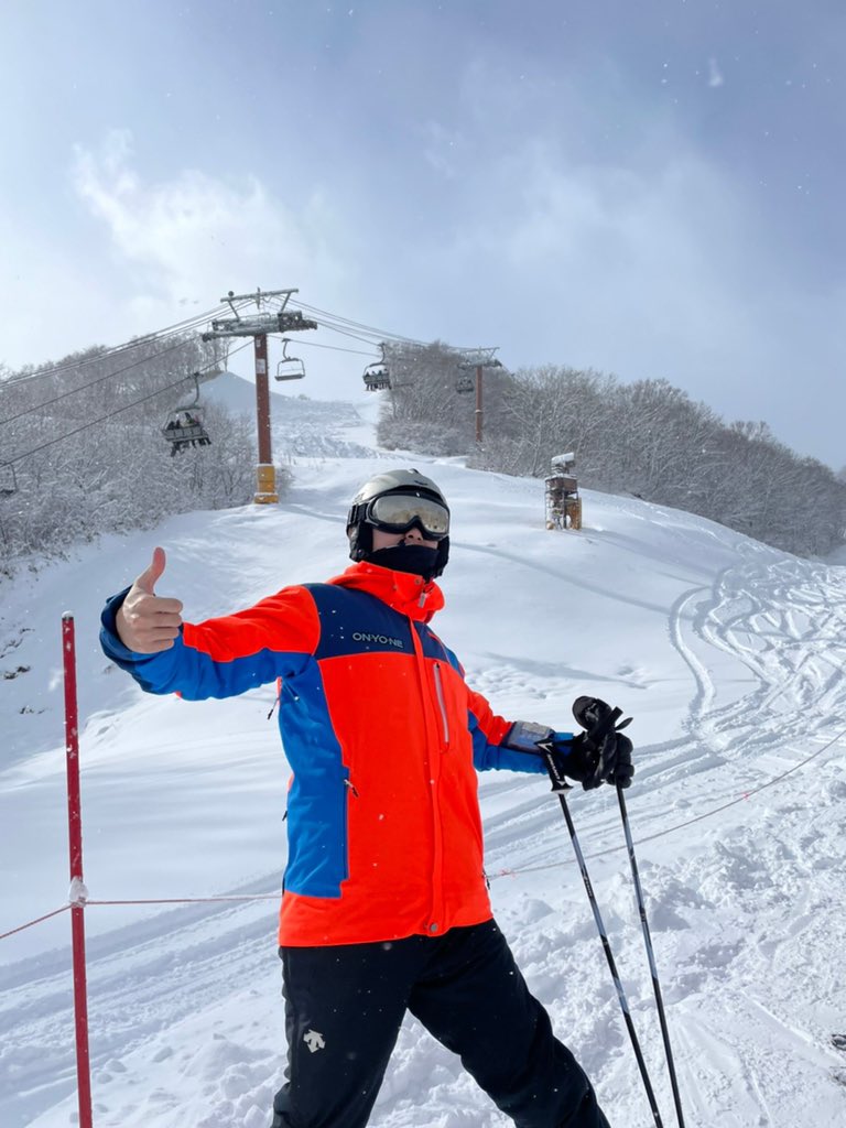 Asahi_SkiClub's tweet photo. 2022年度朝日大学入学の皆さんおめでとうございます！
部員のほとんどは大学からスキーを始めた人ばかりです！
大学で部活に悩んでいる方は是非スキー部へ！ https://t.co/YMAZ0UM04c