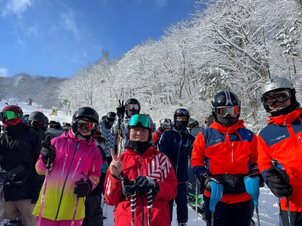 Asahi_SkiClub's tweet photo. 2022年度朝日大学入学の皆さんおめでとうございます！
部員のほとんどは大学からスキーを始めた人ばかりです！
大学で部活に悩んでいる方は是非スキー部へ！ https://t.co/YMAZ0UM04c