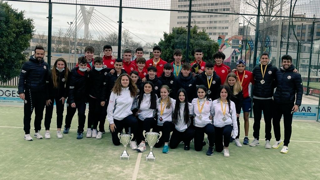 ¡CAMPEONES!

El #ClubdePádelDamm se proclama campeón de España por Equipos Cadete de 1a Categoría, tras derrotar al Es+Pádel 2-1 en las finales del Campeonato de Menores, celebrado este fin de semana en Castellón.

Enhorabuena a tod@s l@s participantes, salud y... ¡Mucho pádel!