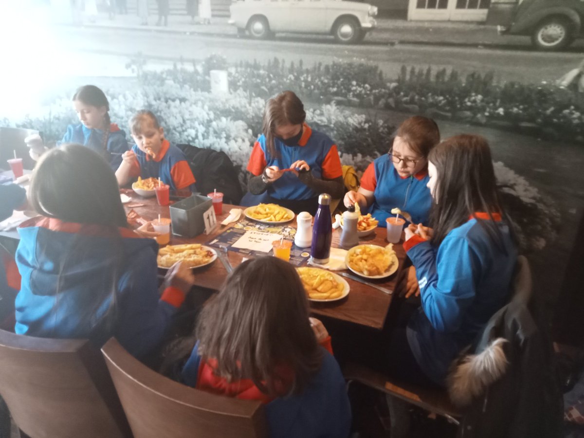 FHGuides's tweet photo. Food stop... Fish &amp; chips @Pantrinis https://t.co/aeDZh3fHNw