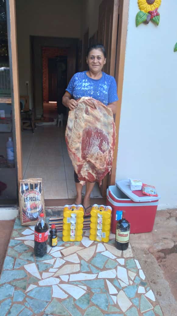 Mi mamá ganó en un sorteo casi 15kg de asado con cerveza, MAÑANA es su cumple jajajajaja RT para la buena suerte 😂😎