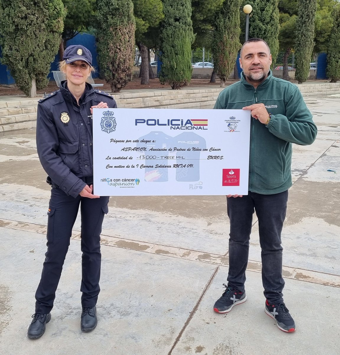 policia's tweet photo. La carrera solidaria #Ruta091 en #Alicante ha recaudado 13.000 euros

¡¡¡GRACIAS A VOSOTROS!!!
@Aspanion @santander_es @SportsSantander #mupol https://t.co/nKaKleecXF