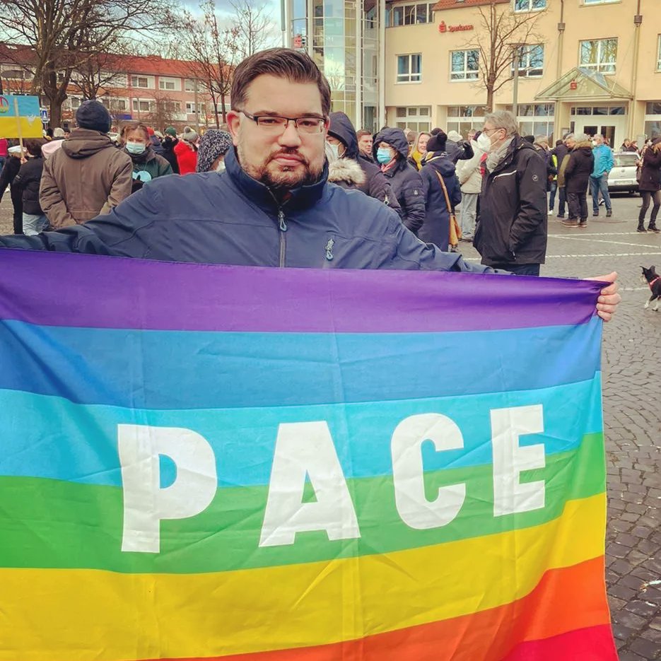 RauerGruene's tweet photo. Schalom, Salām, #Friede sei mit dir 🕊

Als Zeichen des Friedens waren wir zusammen in Espelkamp und in Lübbecke. 

Der Krieg in der Ukraine erschüttert uns, doch wir werden weiter für Frieden einzustehen.

Männern wie Putin überlasssen wir nicht unser Europa und unsere Welt. https://t.co/hJjxTovKze
