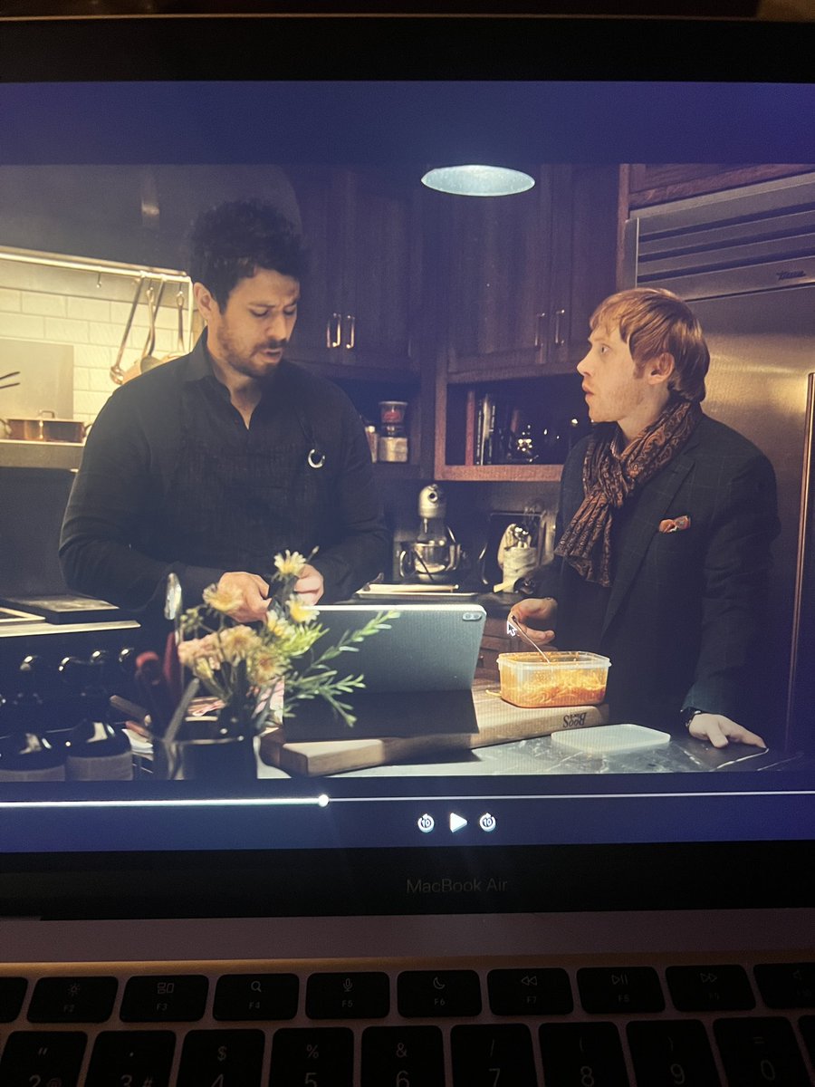 NikiasMolina's tweet photo. What is this iPad?? It appears on The Servant on Apple TV+

😱 https://t.co/XMqKtoKWc2
