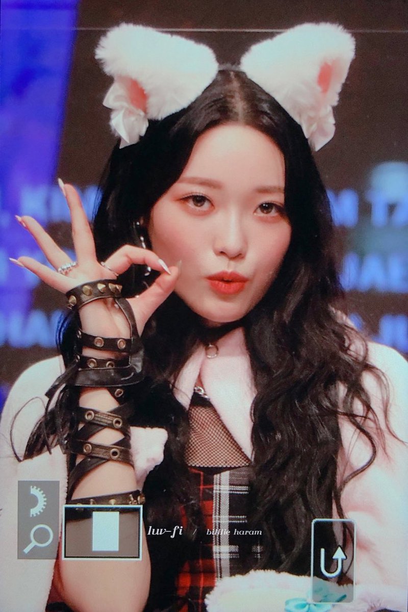 luvfi_hr's tweet photo. 220306 얼짱✌🏻

#빌리 #하람 #Billlie #HARAM https://t.co/a7uVASJYYW